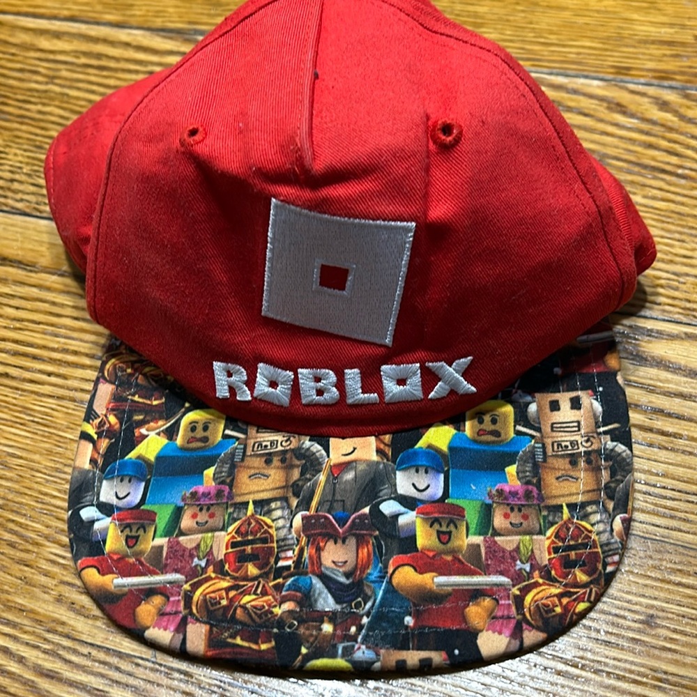 Roblox red SnapBack style cap. Youth one size fits most.  Good condition